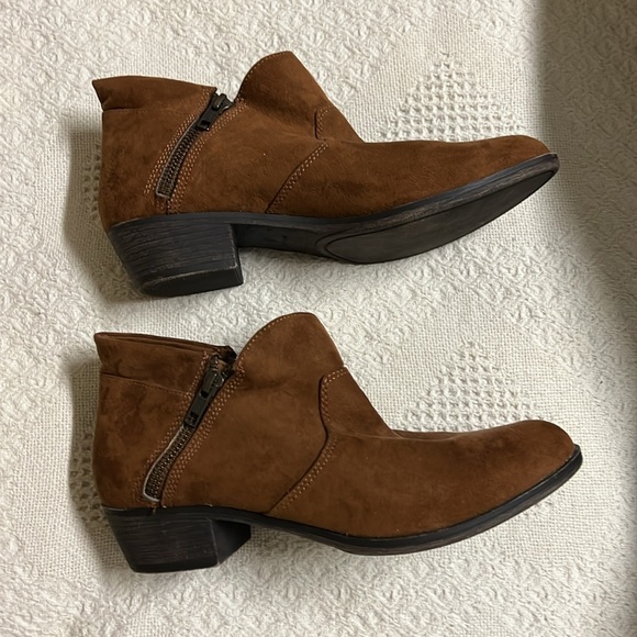 American Rag Booties (8) - Picture 2 of 6